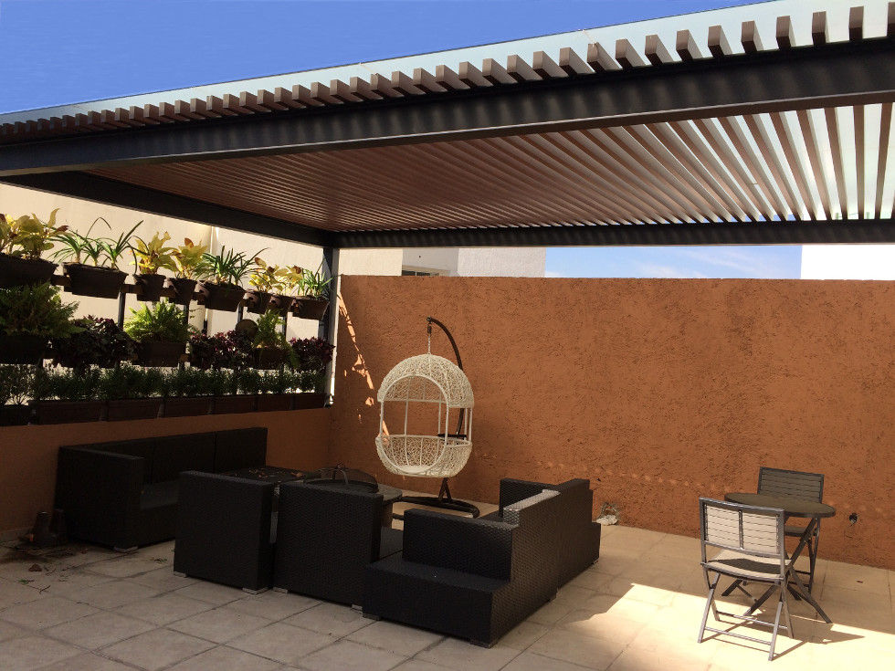 Pergolas , Productos Cristalum Productos Cristalum بلكونة أو شرفة ألمنيوم/ زنك