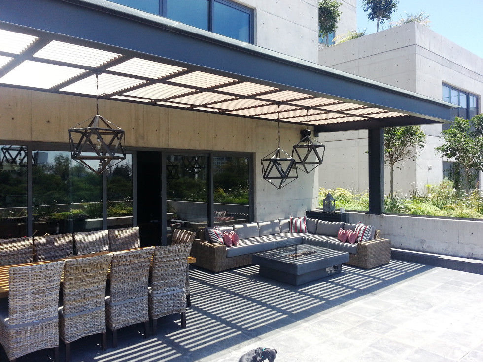 Pergolas , Productos Cristalum Productos Cristalum Moderne balkons, veranda's en terrassen Aluminium / Zink