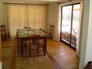 homify Casas familiares Madeira Efeito de madeira