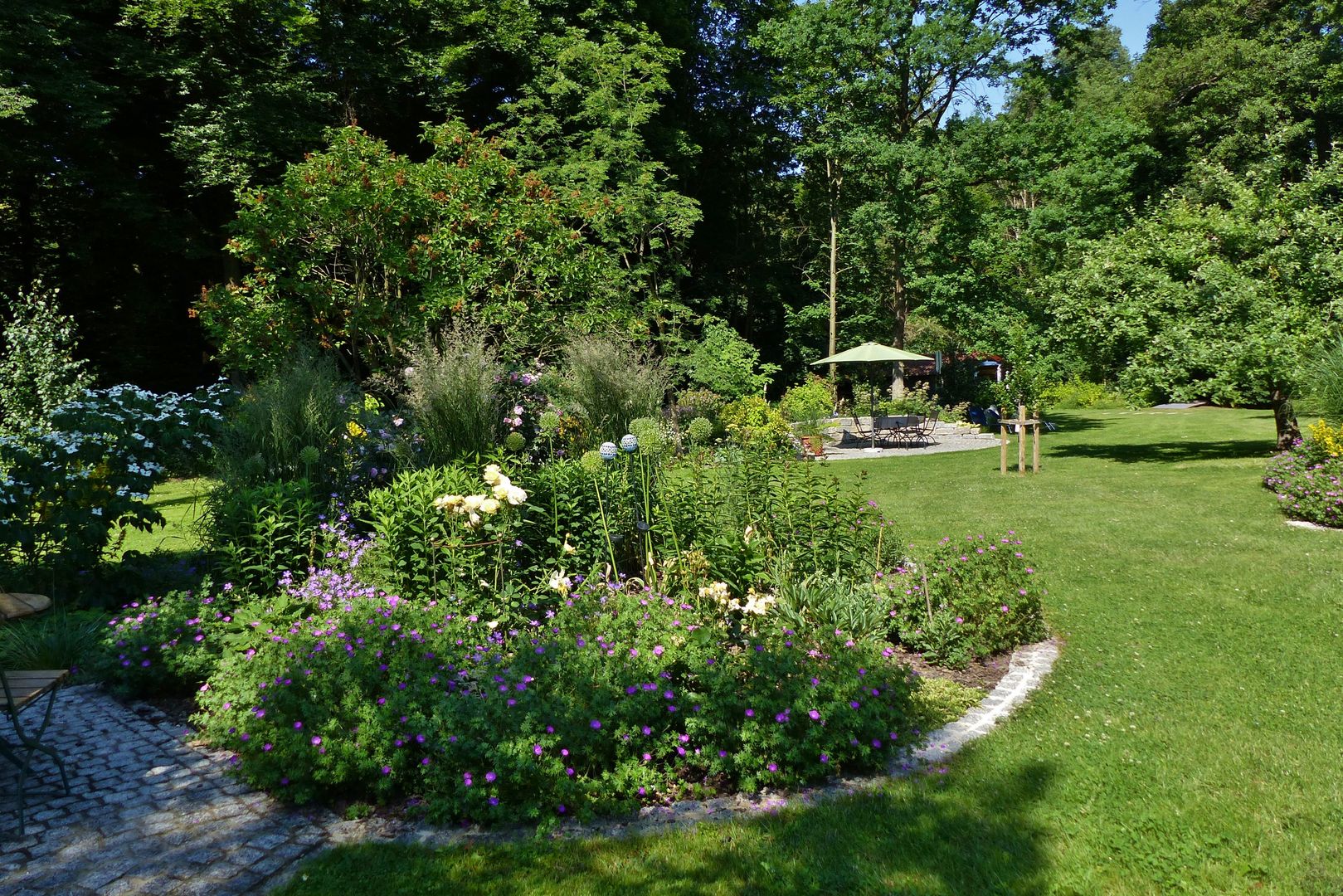 Parkartiger Hausgarten in Coburg, KAISER + KAISER - Visionen für Freiräume GbR KAISER + KAISER - Visionen für Freiräume GbR Country style garden
