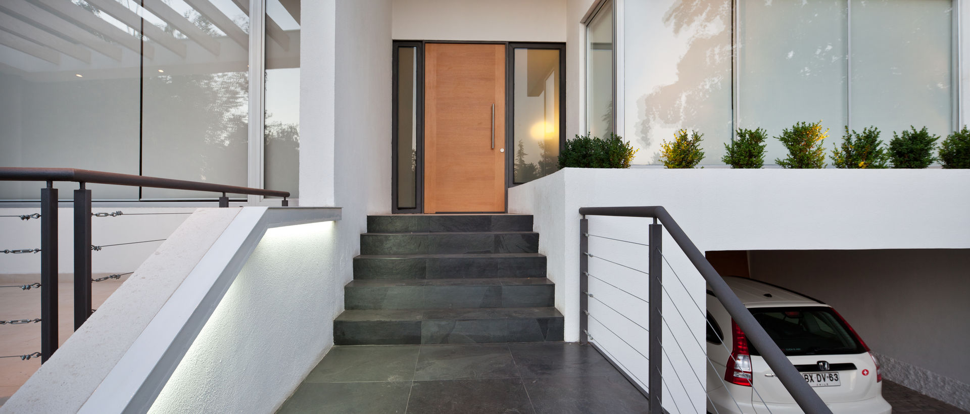 Puerta de acceso [ER+] Arquitectura y Construcción Pasillos, halls y escaleras minimalistas