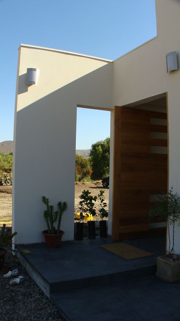 CASA FUENZALIDA, [ER+] Arquitectura y Construcción [ER+] Arquitectura y Construcción Puertas de estilo minimalista