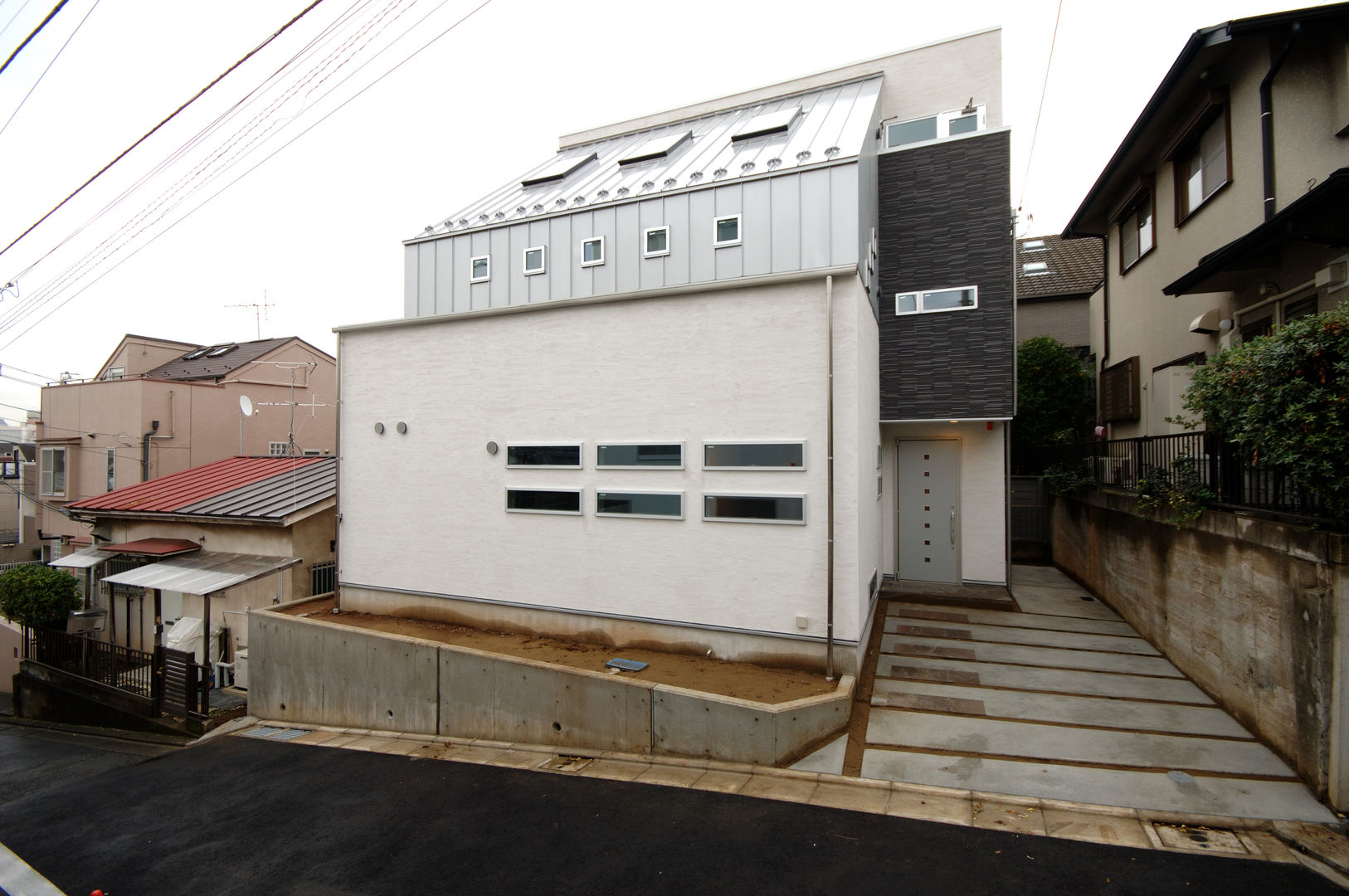 ３つの天窓のある家, 前田敦計画工房 前田敦計画工房 Modern houses