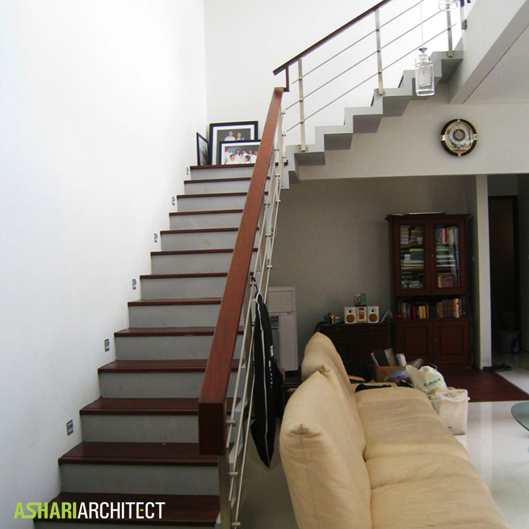 Kalibata House, Ashari Architect Ashari Architect Modern Corridor, Hallway and Staircase