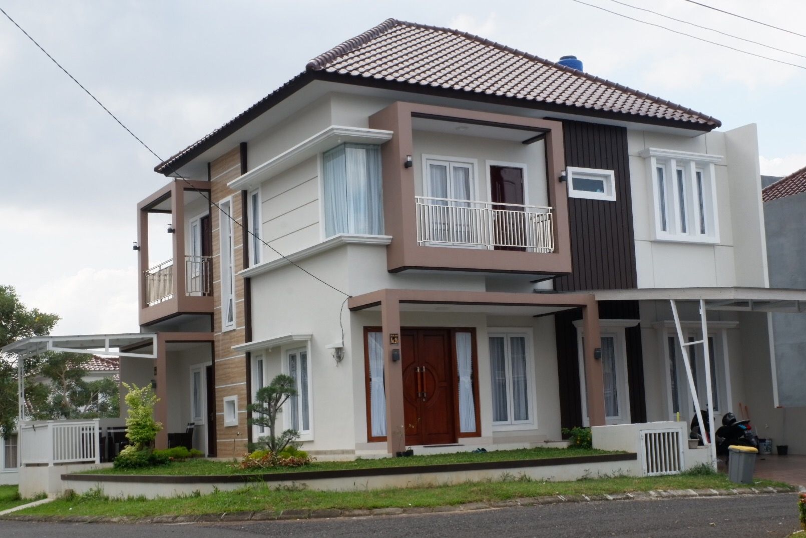 Fasad Rumah Minimalis Tropis PT. Yukatania Mandiri