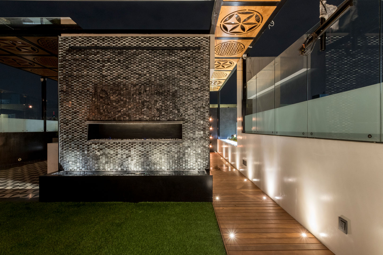 Deep Grey Nature, STUDIO COCOONS STUDIO COCOONS Balkon, Beranda & Teras Modern