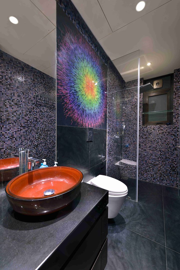 homify Modern bathroom