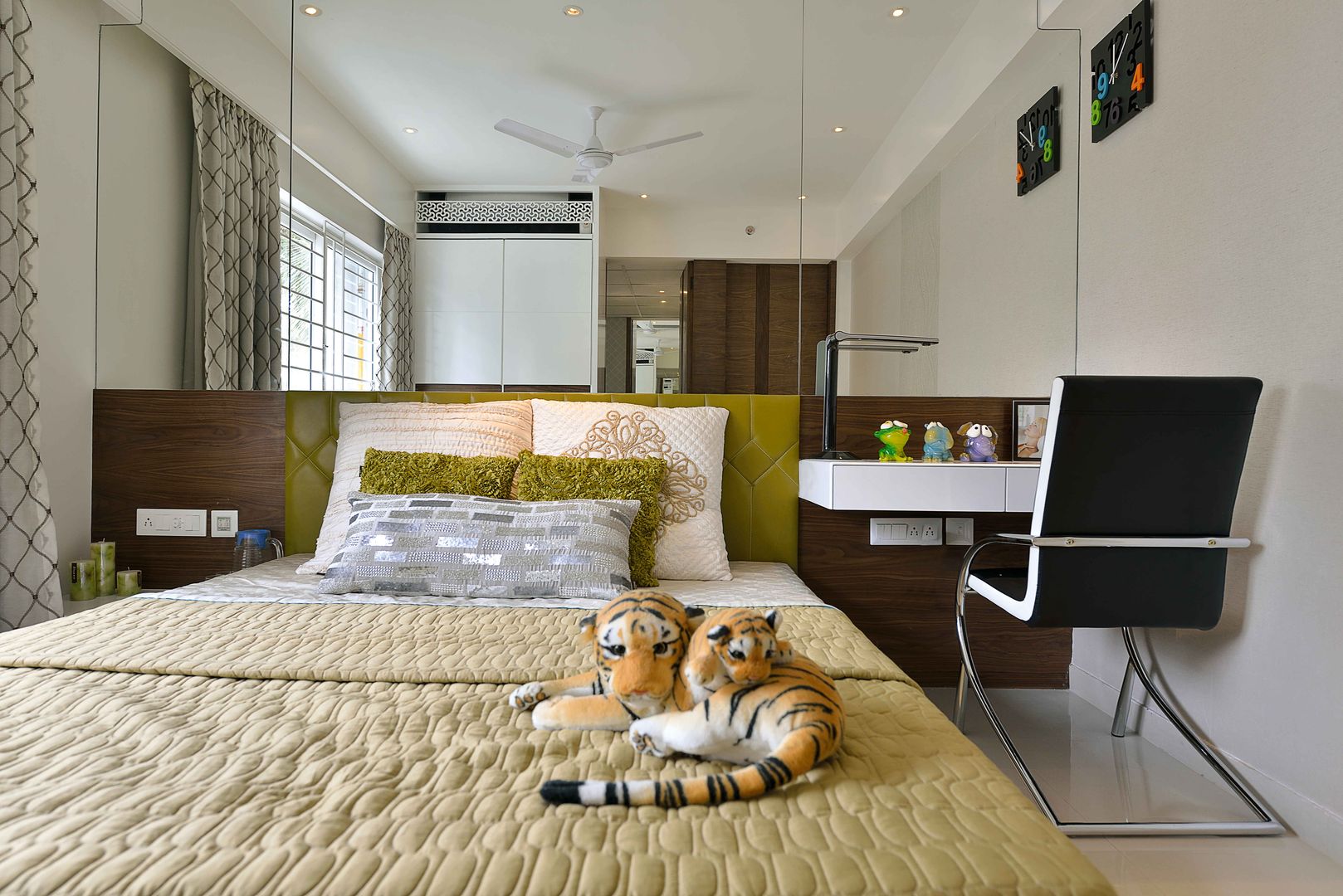 homify Modern style bedroom