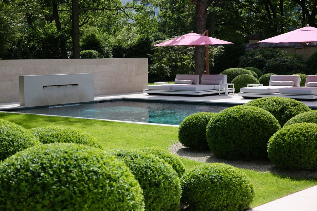 Event- und Pool - Garten in Berlin, Jürgen Kirchner Wasser + Garten Jürgen Kirchner Wasser + Garten Gartenpool Pflanze,Eigentum,Regenschirm,Botanik,Wasser,Grün,Natur,Baum,Vegetation,Gras