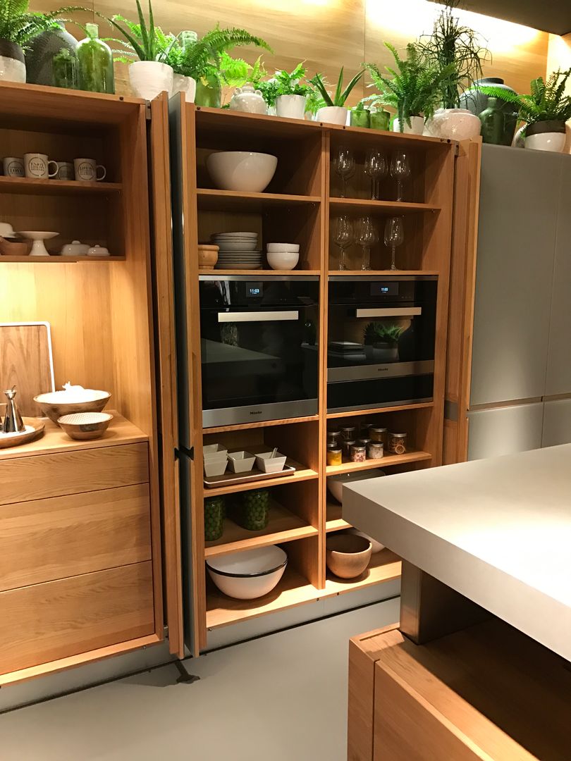 Naturholzküchen mit neuen Maßstäben, Wohnwiese Jette Schlund Wohnwiese Jette Schlund Dapur built in Parket Multicolored