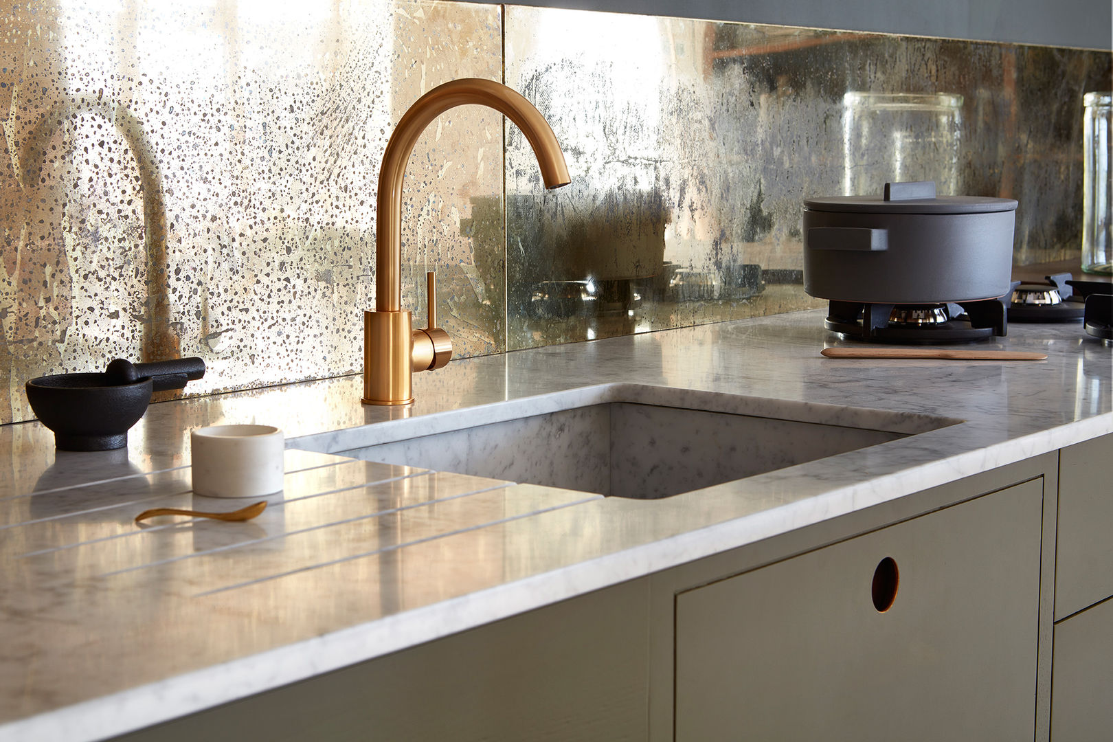 Ladbroke NAKED Kitchens Kitchen walnut,minimalist,breakfast bar,contemporary,splashback,frameless,slab doors,invisible green,carrara marble