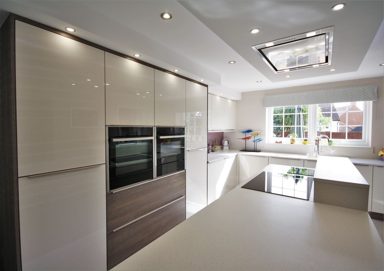 Acrylic gloss Ivory kitchen with Wood effect panelling Kitchencraft Built-in kitchens modern,conetmporary,kitchen,kitchen cabinet,kitchen appliances,kitchen island,kitchen lighting,kitchen worktop,open plan,open space kitchen