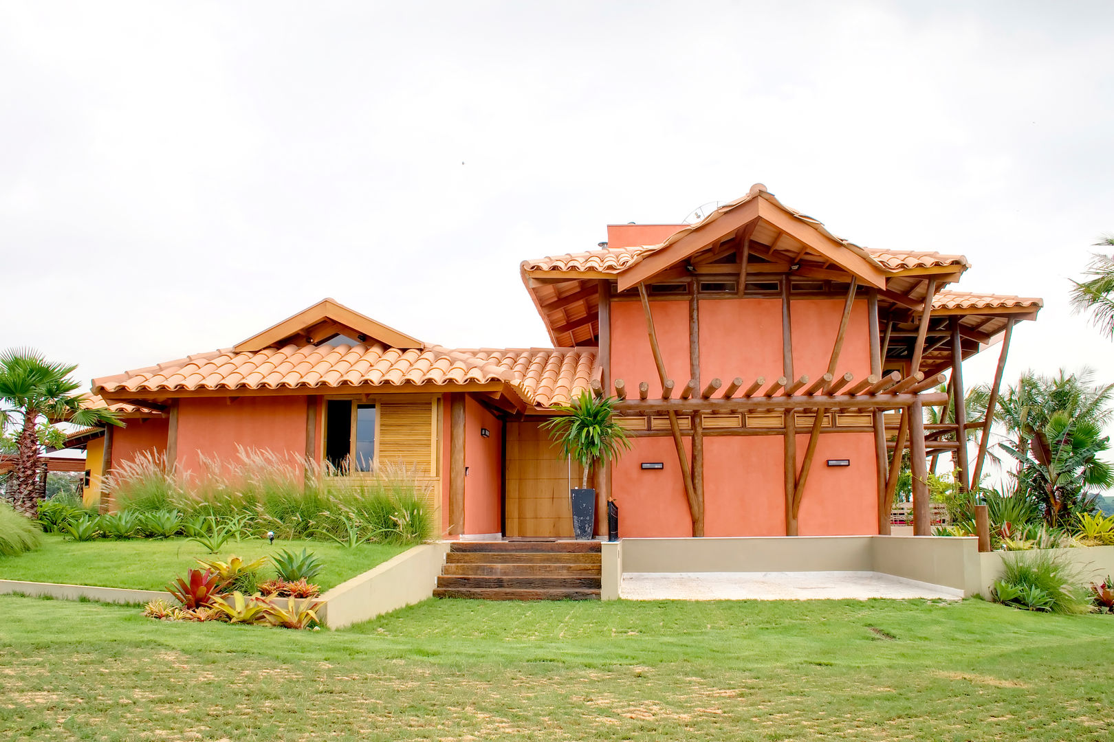 Residência Terras da Barra I, VERRONI arquitetos associados VERRONI arquitetos associados Rustic style house