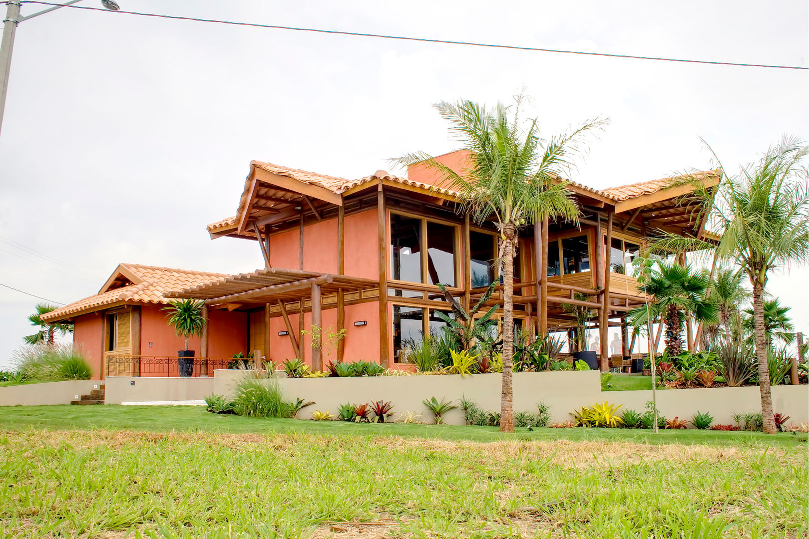 Residência Terras da Barra I, VERRONI arquitetos associados VERRONI arquitetos associados Rustic style house