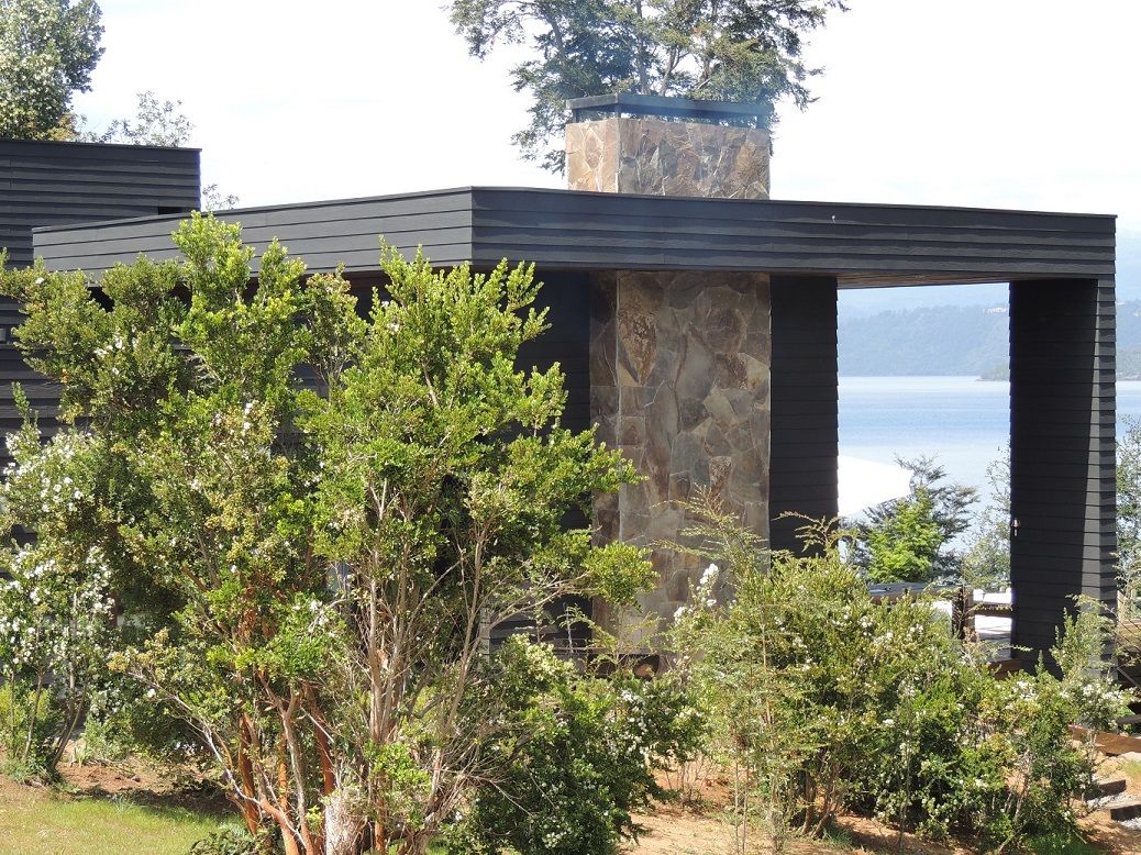 casa en Lago Calafquen Chile, David y Letelier Estudio de Arquitectura Ltda. David y Letelier Estudio de Arquitectura Ltda. Casas de estilo rústico