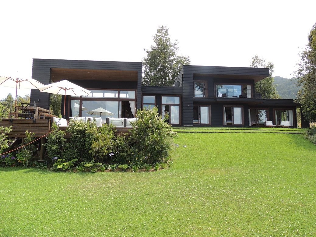 casa en Lago Calafquen Chile, David y Letelier Estudio de Arquitectura Ltda. David y Letelier Estudio de Arquitectura Ltda. Maisons modernes