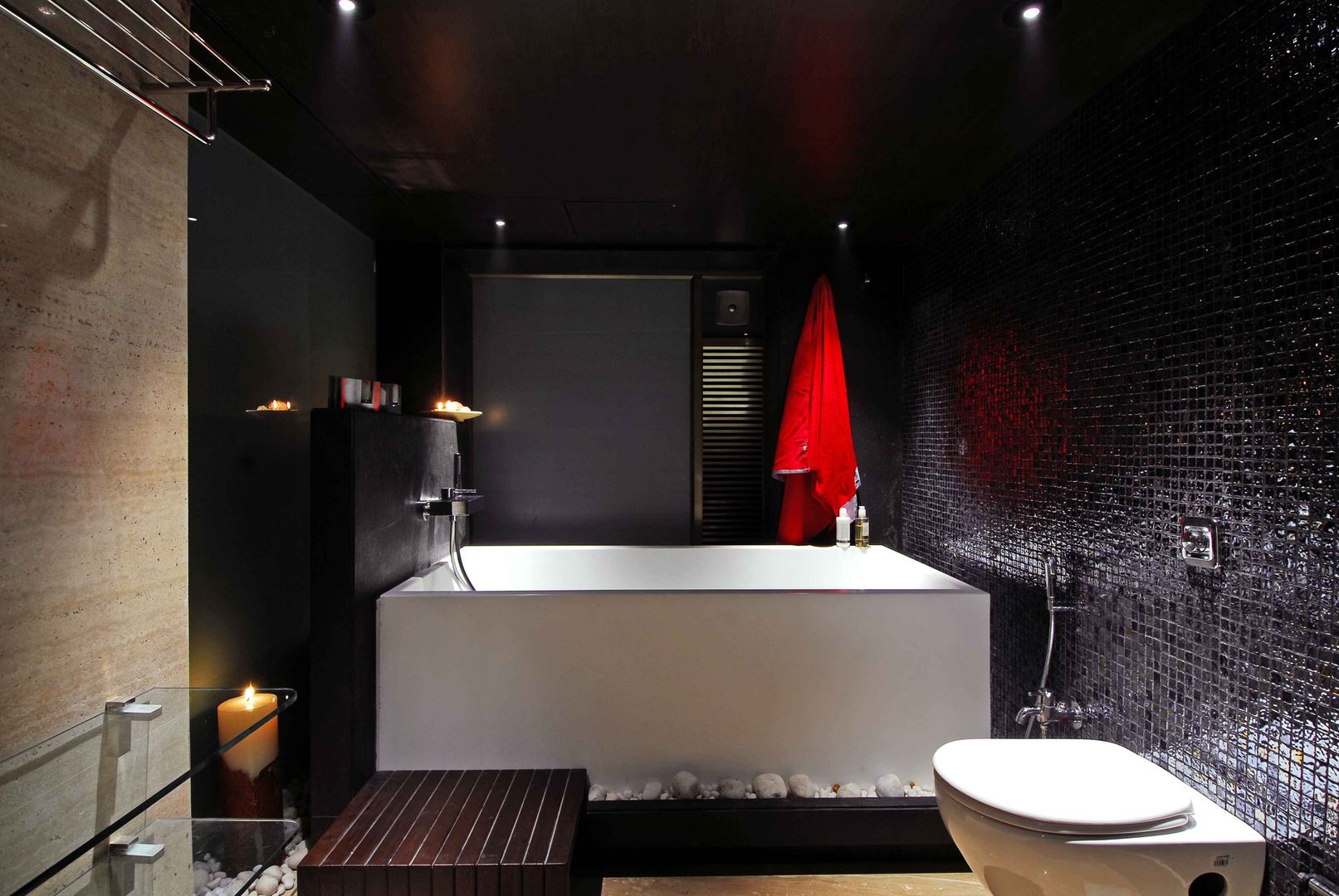 homify Modern bathroom