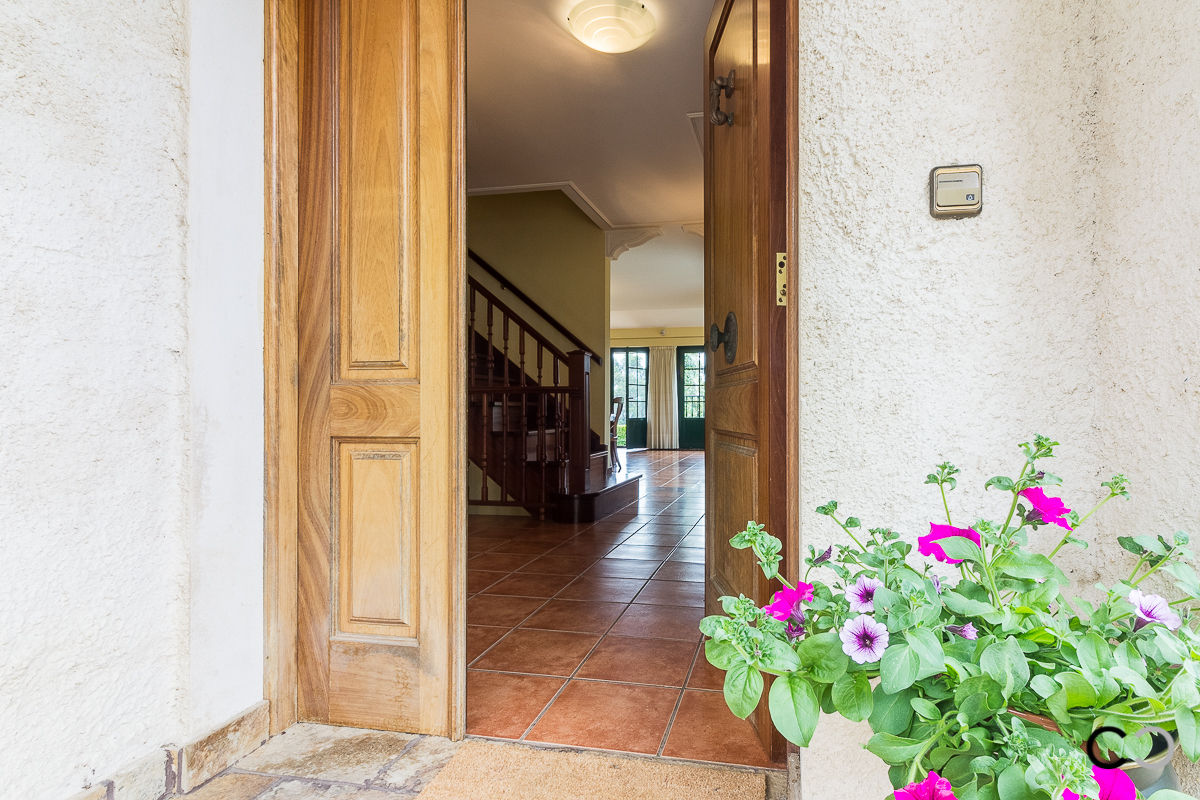 Home Staging en la casa de Margarita en Galicia, CCVO Design and Staging CCVO Design and Staging Country style corridor, hallway& stairs