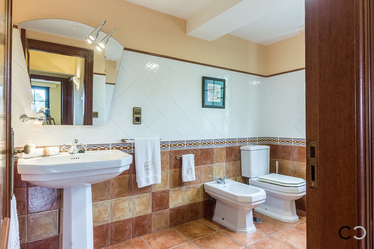 Home Staging en la casa de Margarita en Galicia, CCVO Design and Staging CCVO Design and Staging Country style bathroom