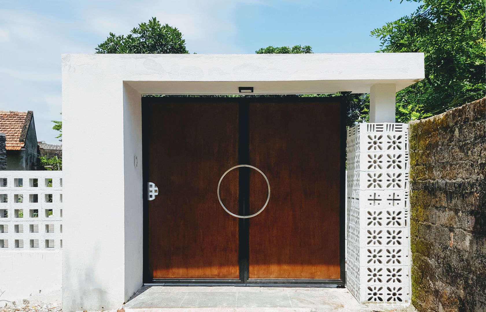 NEW HOUSE, RÂU ARCH RÂU ARCH Cửa trước