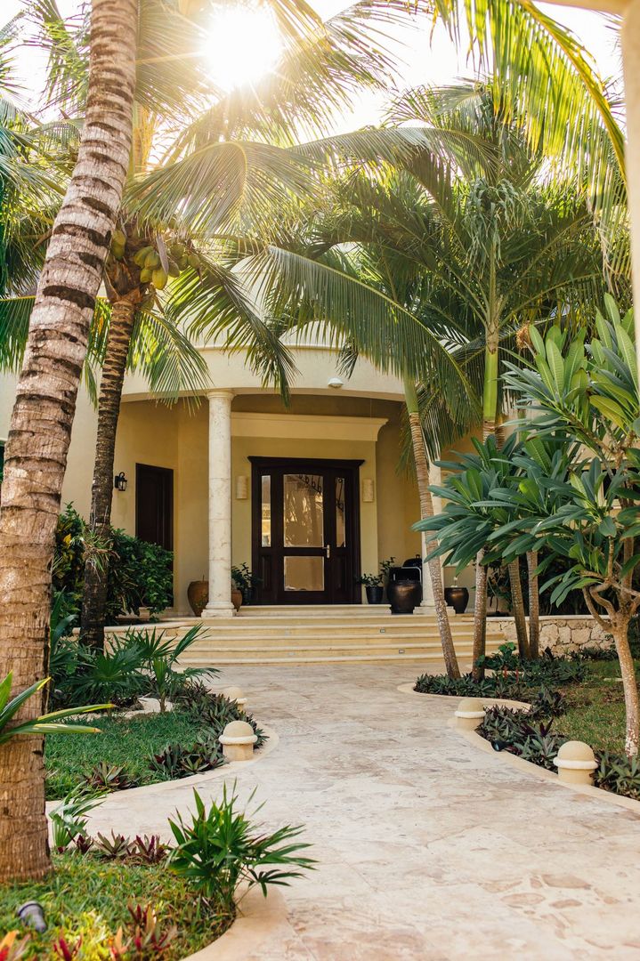 Villa Escapar, DHI Riviera Maya Architects & Contractors DHI Riviera Maya Architects & Contractors Hành lang, sảnh & cầu thang phong cách kinh điển