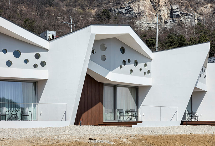 Interlaced Folding : Hotel Doban, HGA 건축디자인연구소 HGA 건축디자인연구소 Modern houses Reinforced concrete