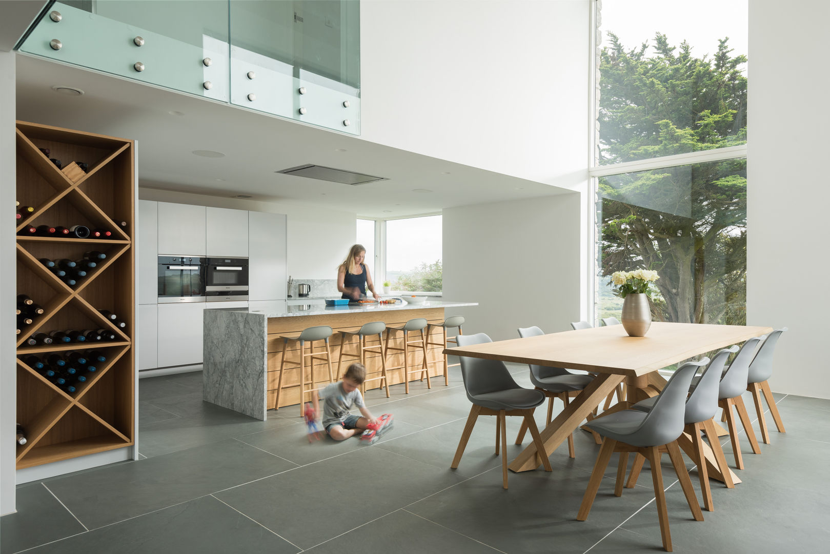 Contemporary Replacement Dwelling, Cubert, Laurence Associates Laurence Associates Cozinhas modernas kitchen,modern,kitchen island,dining table,open space kitchen,white kitchen,kitchen stools,contemporary,design,kitchen floor