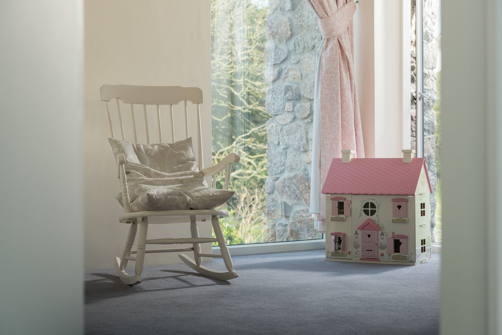 Contemporary Replacement Dwelling, Cubert, Laurence Associates Laurence Associates Stanza dei bambini moderna rocking chair,childs room,babys room,dolls house,nursery