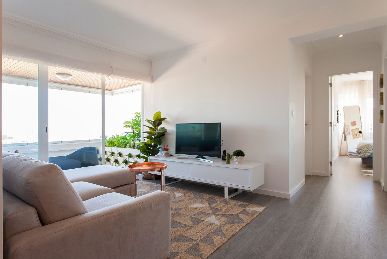 Apartamento c/ 1 quarto - Paço de Arcos, Oeiras, Traço Magenta - Design de Interiores Traço Magenta - Design de Interiores غرفة المعيشة