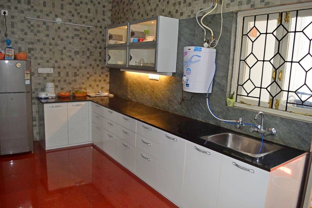 L&T South city, 3 BHK - Mr. Sundaresh, DECOR DREAMS DECOR DREAMS Kitchen Cabinets & shelves