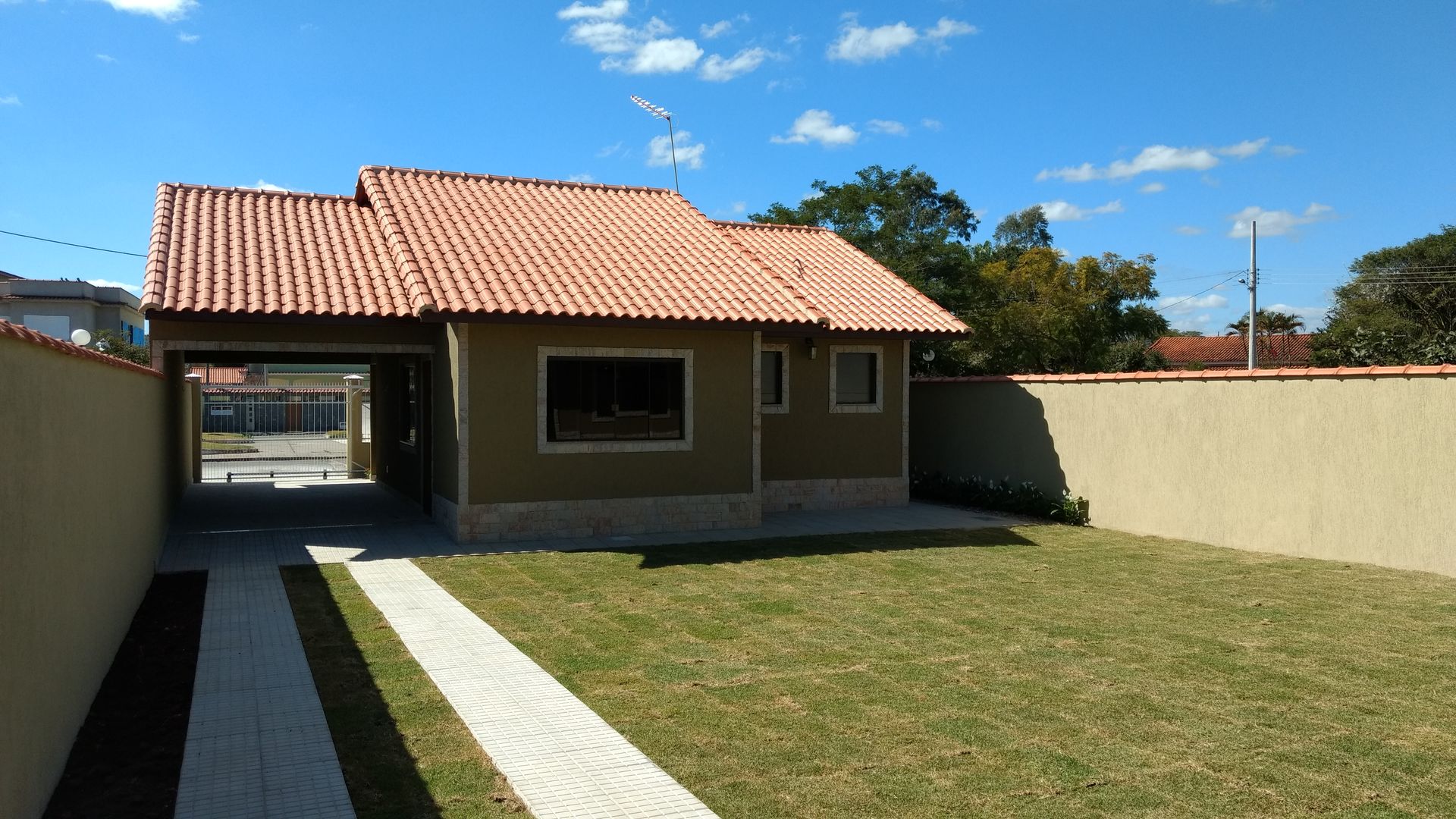 RESIDENCIAL FAMILIAR QUATIS/RJ, Richard Lima Arquitetura Richard Lima Arquitetura Single family home Bricks