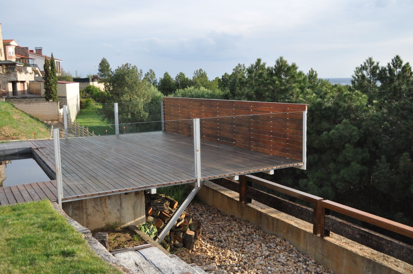 Villa Cambero y Guerra, URBAQ arquitectos s.l. URBAQ arquitectos s.l. 泳池 木頭 Wood effect