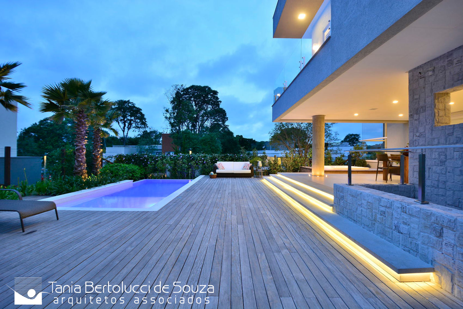 Residência Cond. Reserva do Arvoredo, Tania Bertolucci de Souza | Arquitetos Associados Tania Bertolucci de Souza | Arquitetos Associados Terrace house