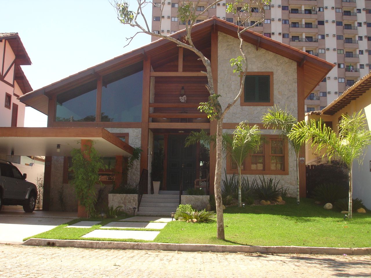 ​Em Campos, uma casa de campo, Ronaldo Linhares Arquitetura e Arte Ronaldo Linhares Arquitetura e Arte Country style houses