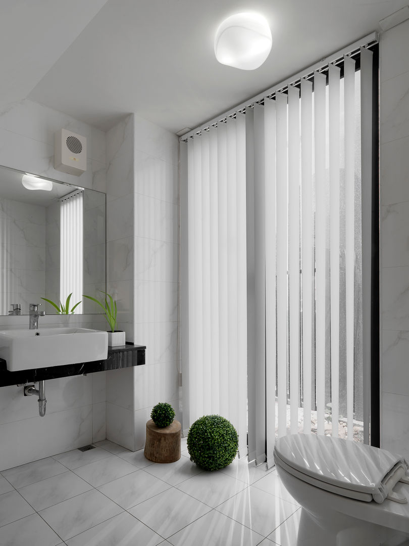 L House / Interior Design, 三石設計工程行 三石設計工程行 Baños de estilo minimalista