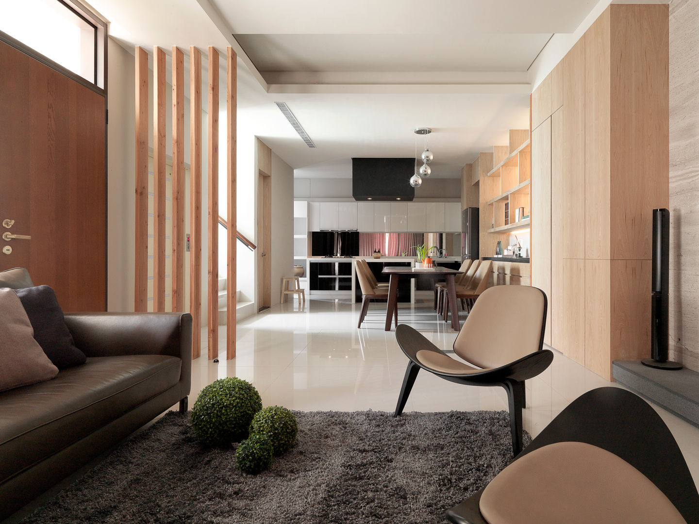 L House / Interior Design, 三石設計工程行 三石設計工程行 Phòng khách phong cách tối giản