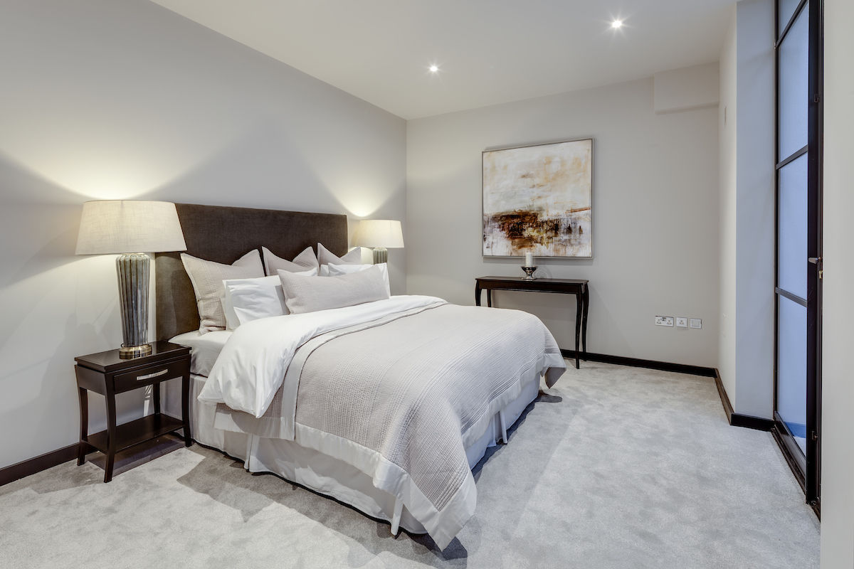 Basement Bedroom London Home Staging Ltd Modern style bedroom