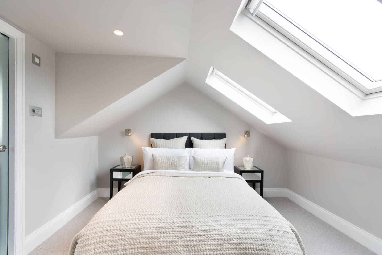 Kensal Green Flat, London Home Staging Ltd London Home Staging Ltd Modern style bedroom attic bedroom,wall lights,luxury,bedroom,grey