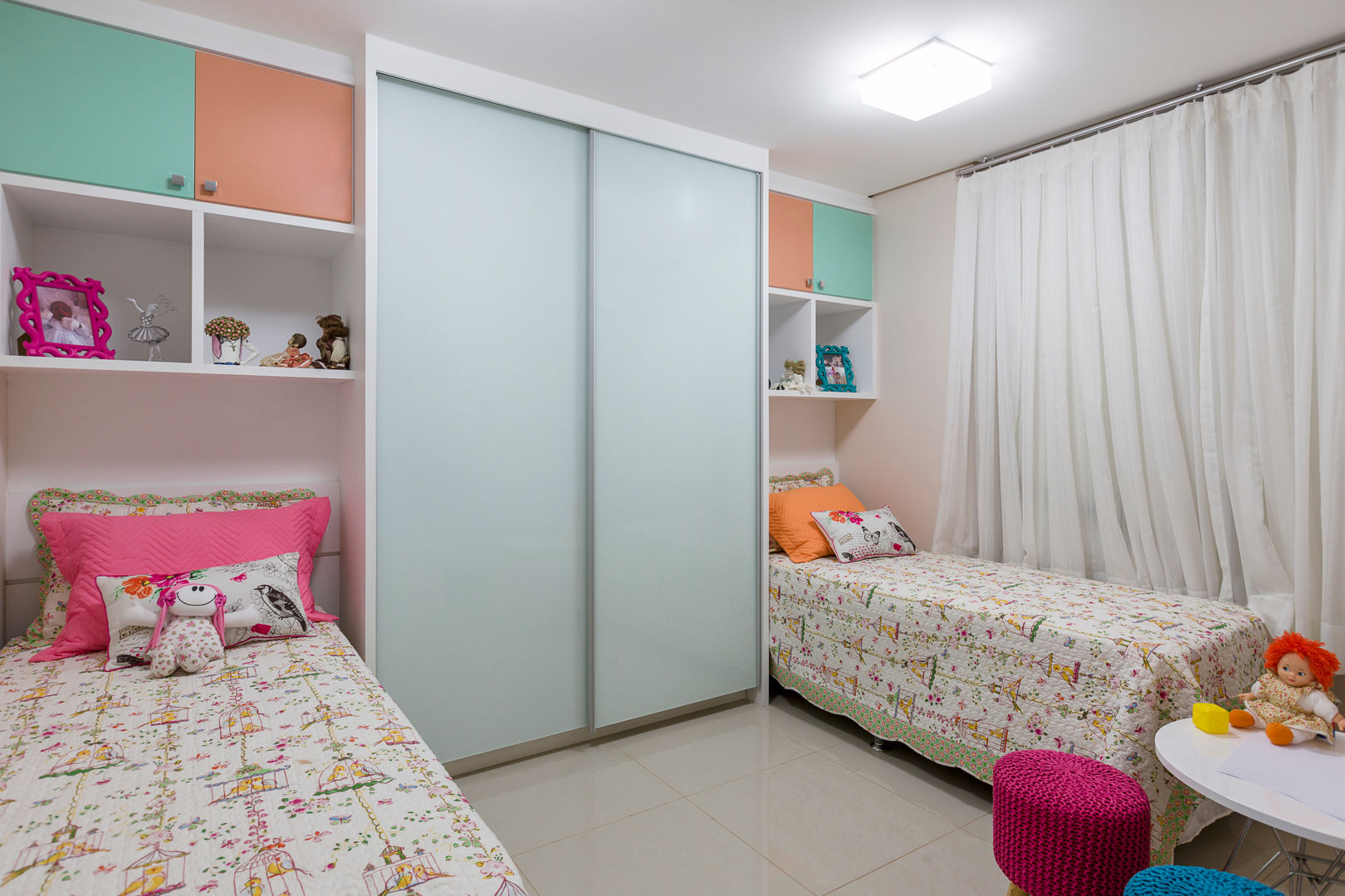 Residência Oliveira, DM ARQUITETURA E ENGENHARIA DM ARQUITETURA E ENGENHARIA Girls Bedroom