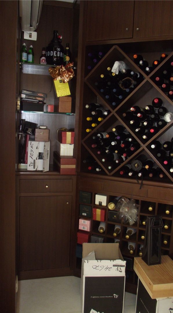 Adega climatizada., Mittel Comercial Mittel Comercial Classic style wine cellar Wood Wood effect