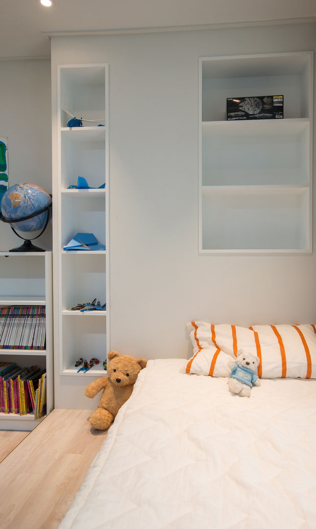 homify Modern nursery/kids room