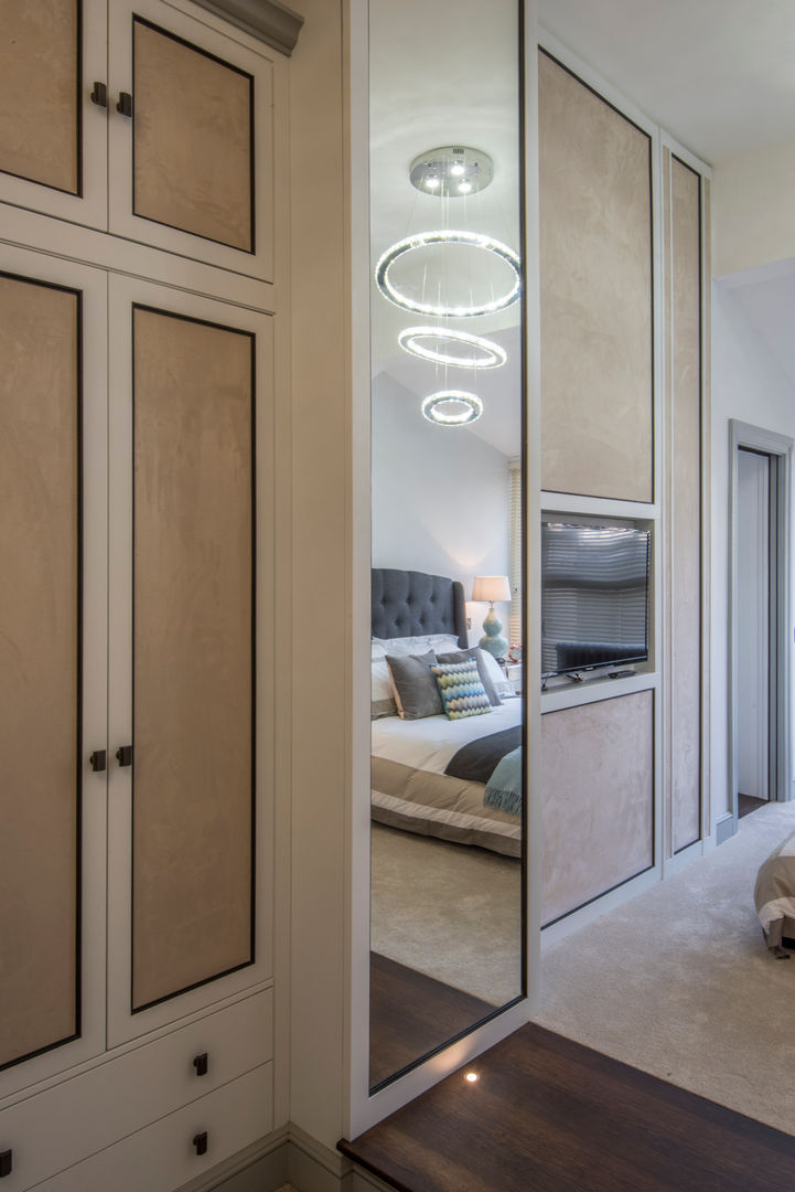 Bachelor Pad - Hyde Park, Prestige Architects By Marco Braghiroli Prestige Architects By Marco Braghiroli Closets clássicos lighting,Bedroom,bedroom