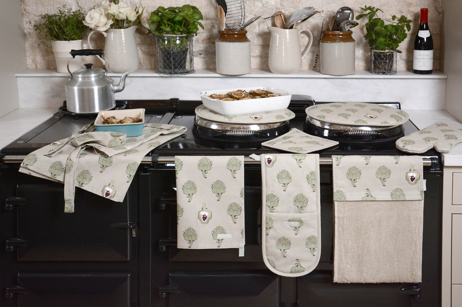 Artichoke Kitchen Collection homify Country style kitchen Cotton Red kitchen,artichoke,thistle,roller towel,tea towel,oven gloves,aga,green,stone,hob cover,autumn,seasonal,Accessories & textiles