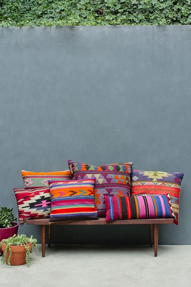 Colorful Inspirations , Spacio Collections Spacio Collections Salones de estilo moderno Textil Ámbar/Dorado Sofás y sillones