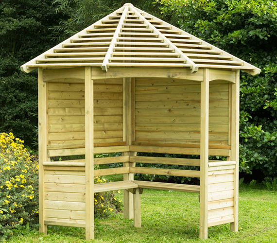 This arbour provides a good level of protection from our great British weather Wonkee Donkee Forest Garden Jardines de estilo mediterráneo Madera Acabado en madera Marquesinas, toldos e invernaderos