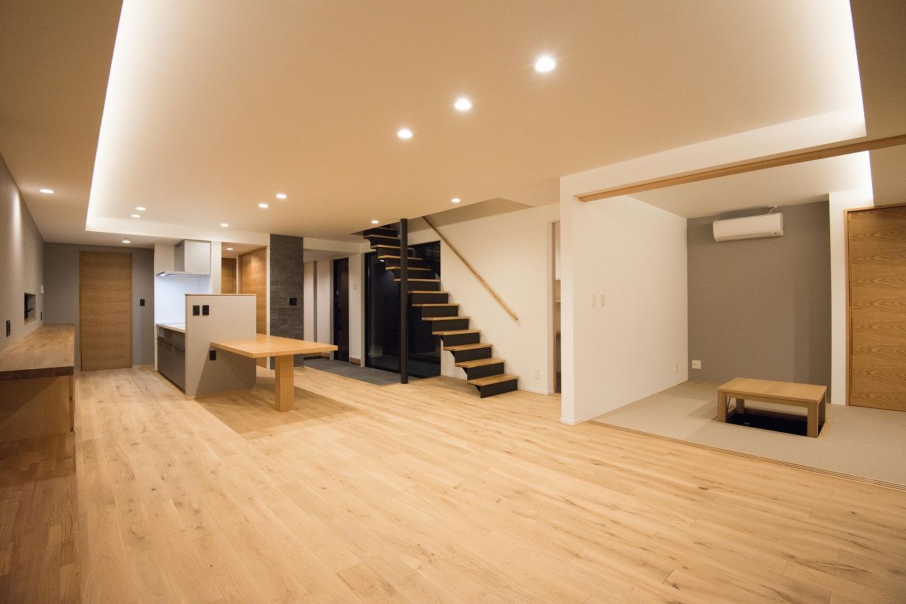 土間のある八山田の家, TKD-ARCHITECT TKD-ARCHITECT 现代客厅設計點子、靈感 & 圖片 木頭 Wood effect