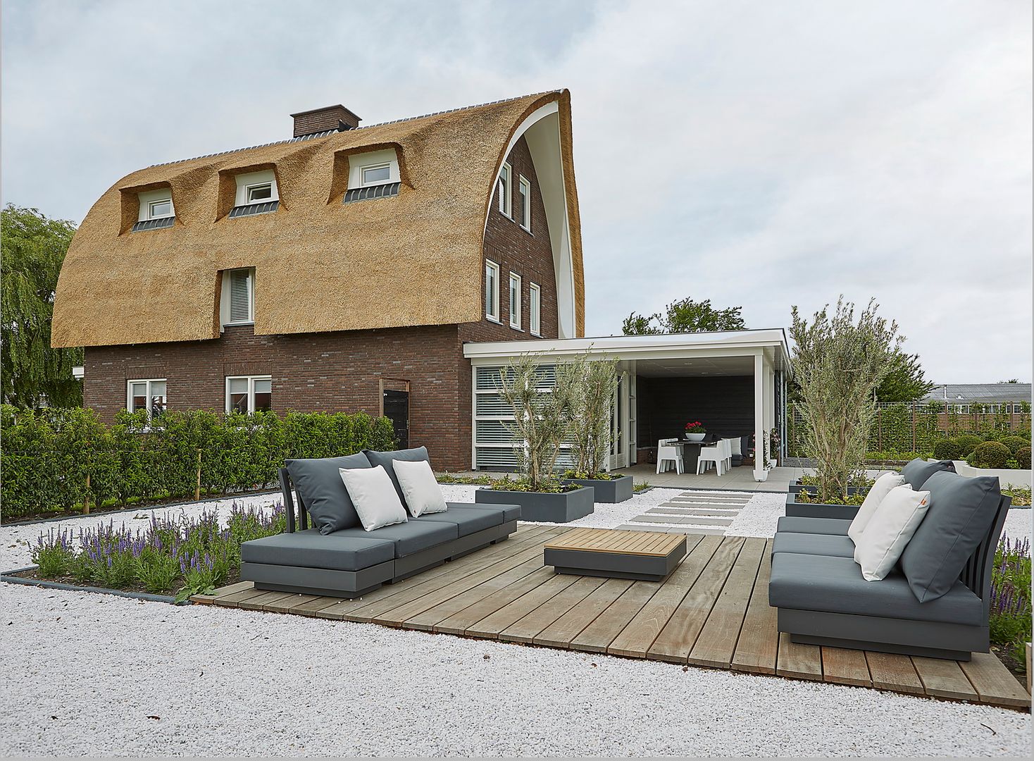 Moderne jaren 30 woning met parabooldak , Brand I BBA Architecten Brand I BBA Architecten منازل