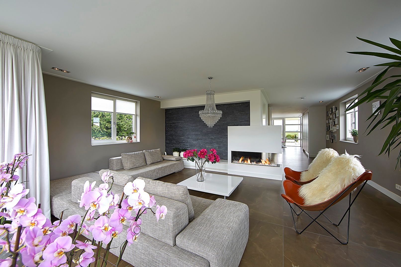 Moderne jaren 30 woning met parabooldak , Brand I BBA Architecten Brand I BBA Architecten Living room