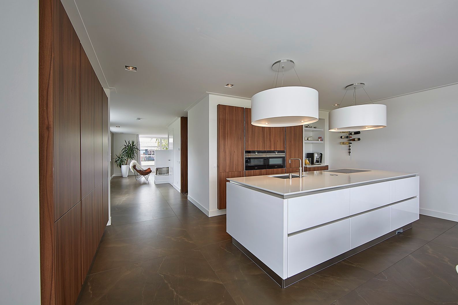 Moderne jaren 30 woning met parabooldak , Brand I BBA Architecten Brand I BBA Architecten Kitchen