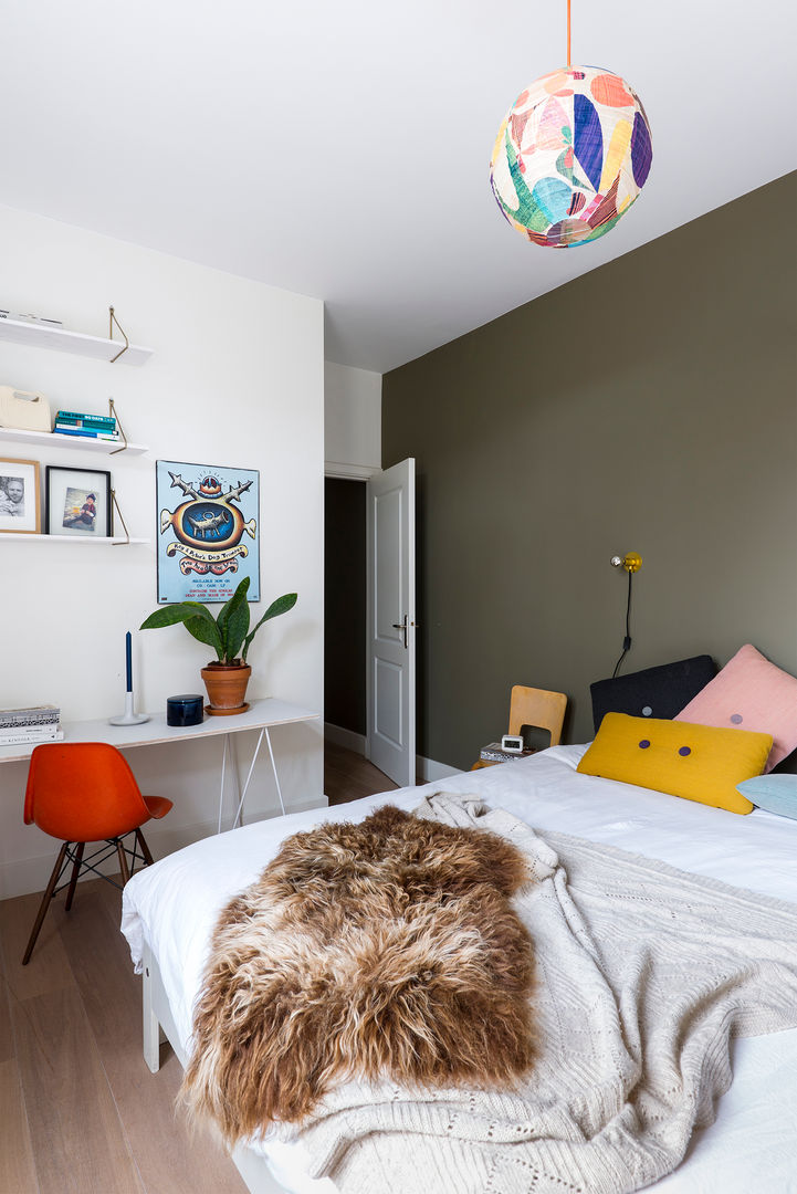 Haags Familiehuis, FORM MAKERS interior - concept - design FORM MAKERS interior - concept - design Dormitorios de estilo ecléctico Caliza